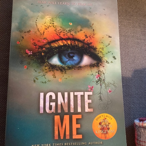 Ignite me, unravel me books - Picture 1 of 2